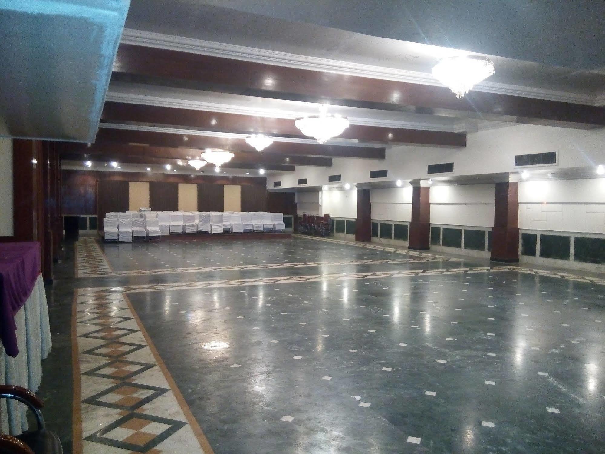 Hotel Chaupal By Casa Bella Гургаон Экстерьер фото